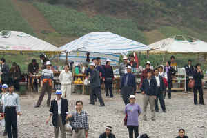 Another group of tourists checking out the market