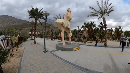 Marilyn Monroe Statue