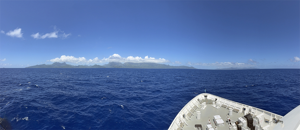 Ra'itia and Tah'a on the horizon